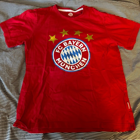 FC Bayern Munich T-Shirt - Red - Size “Men’s” Medium - Picture 1 of 7